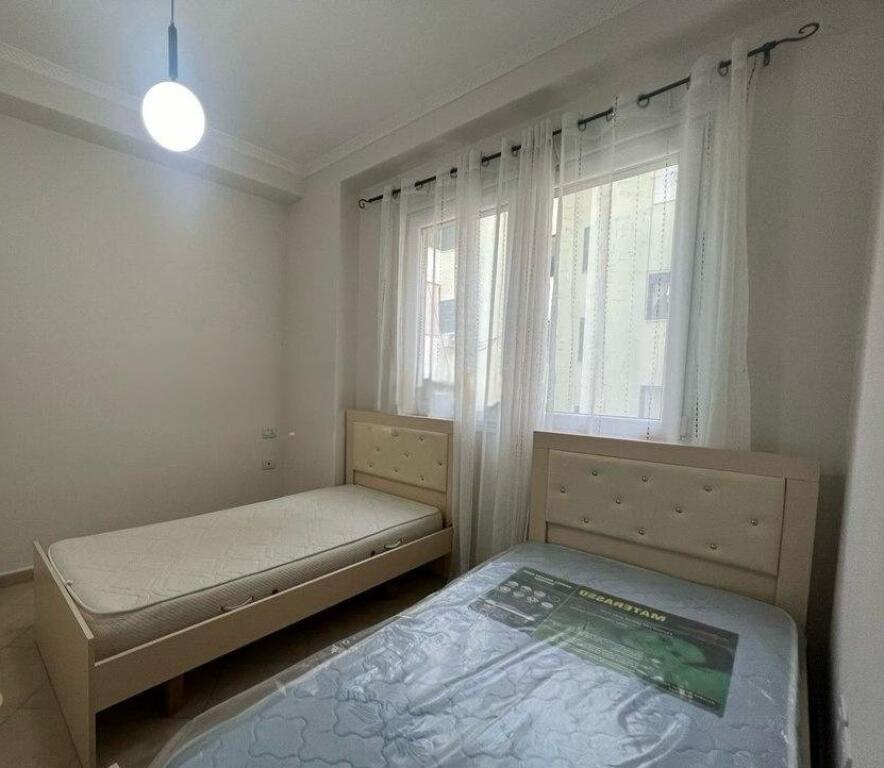 Affittasi appartamento 2+1 presso Kodra e Diellit! 450 € /Mese