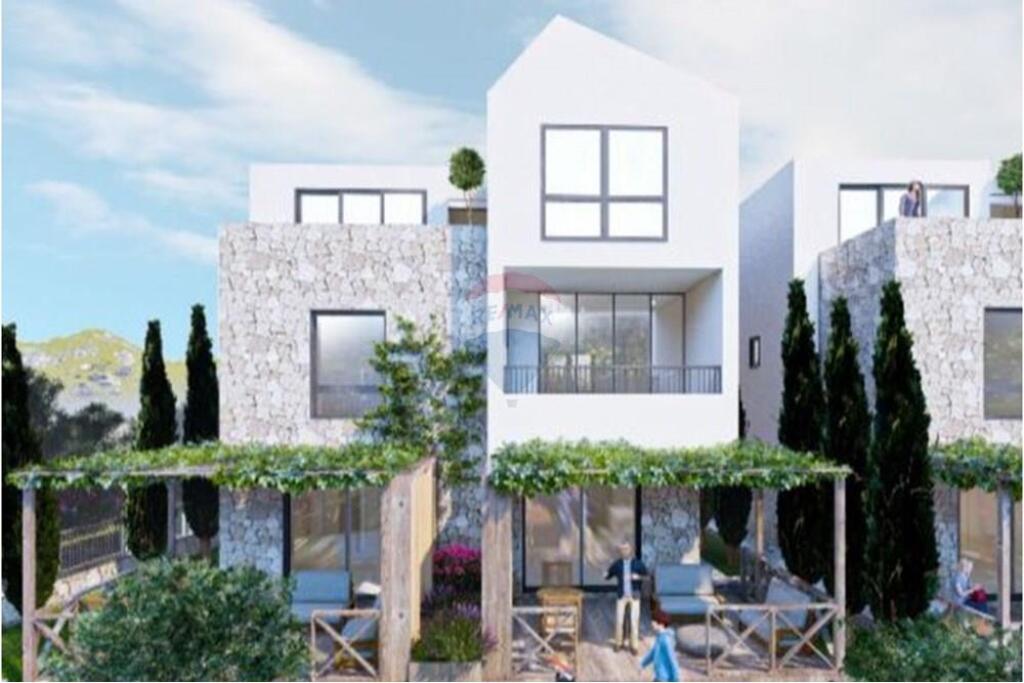 Luxury Villa for Sale in Qeparo