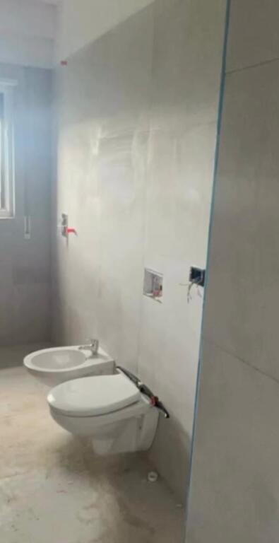Shitet apartament 2+1