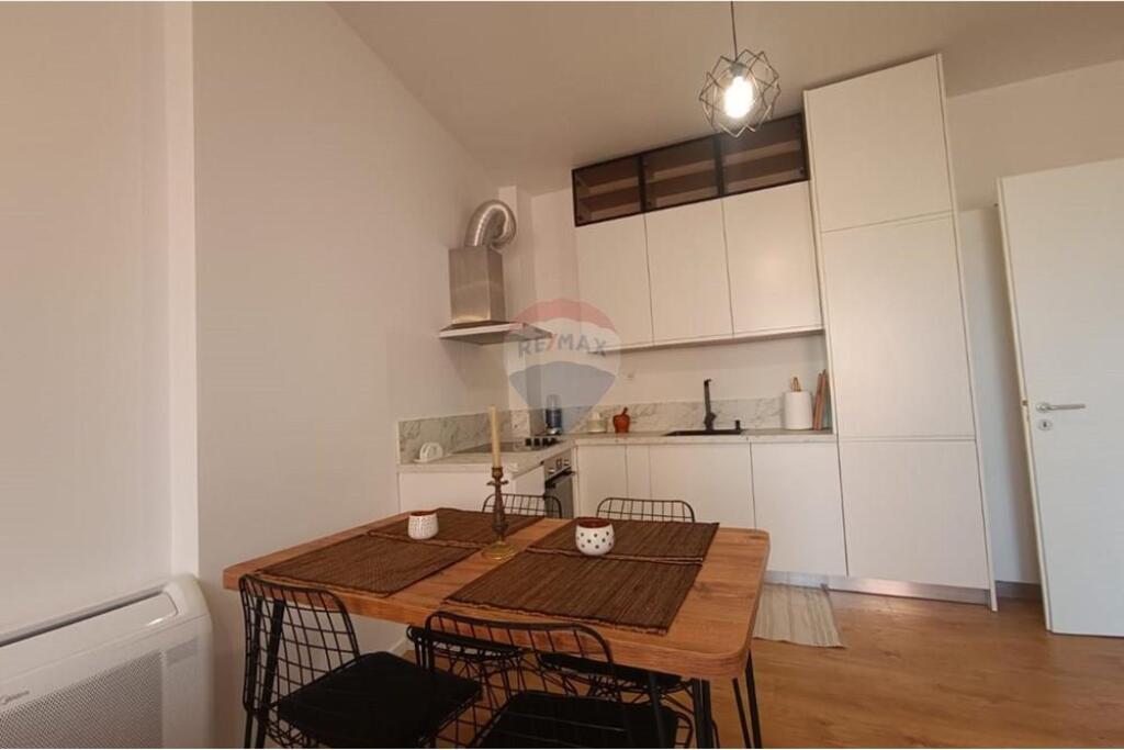 Apartament 1+1 me qera tek Shkolla e Kuqe