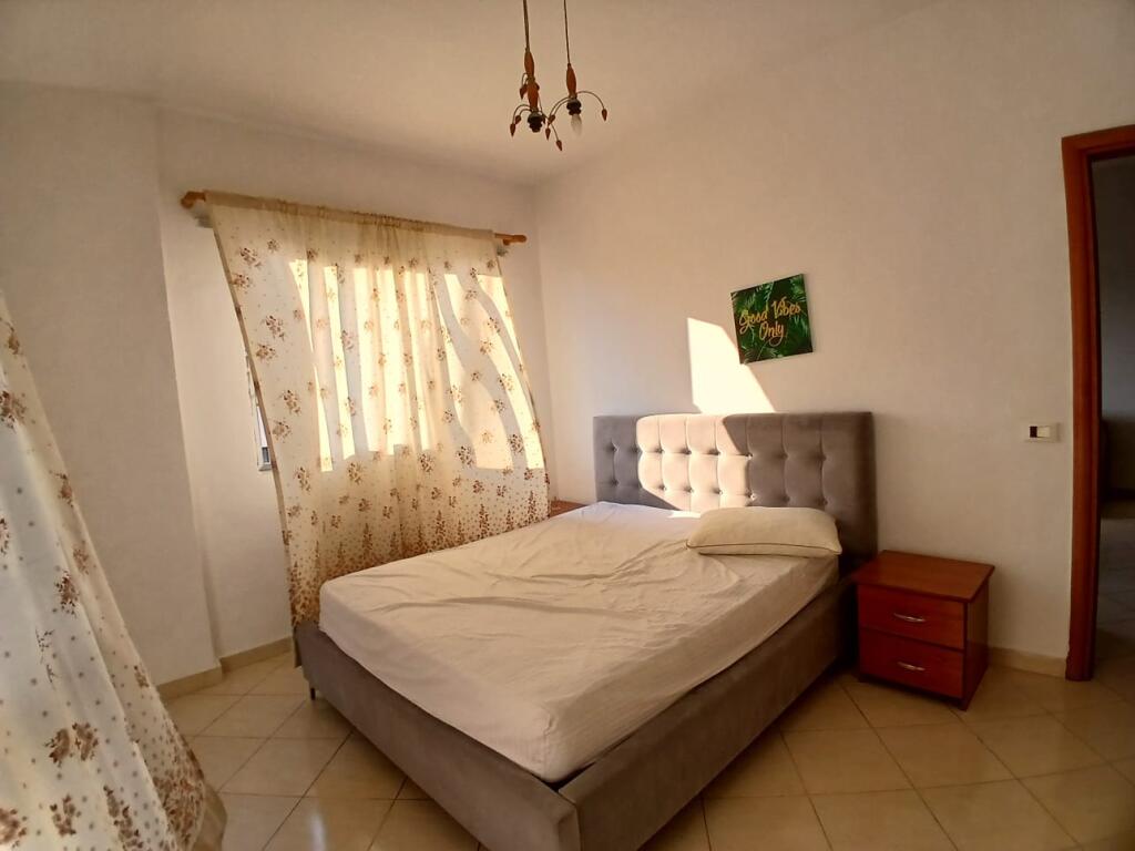 Jepet me qera Apartamenti 2+1+1, prane bar Oslo, Astir
