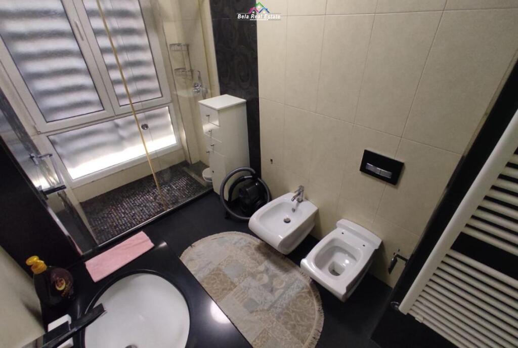 Shitet Apartament 3+1 Ne Porcelan (ID B13056) Tirane.