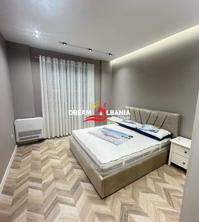 A 2+1+2 apartment is for rent in the Center, near Lincoln Center (ID 42215170).