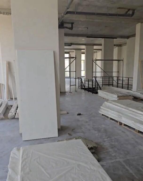 OFFICE FOR RENT 550 M2 PASKUQAN 3000 EURO