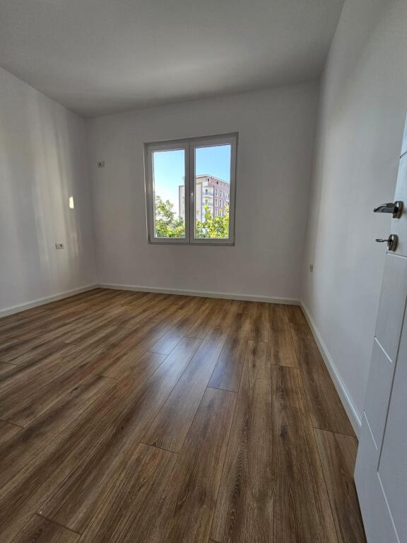 Vendesi in vendita appartamento 1+1 vicino alla strada di Kavaja
