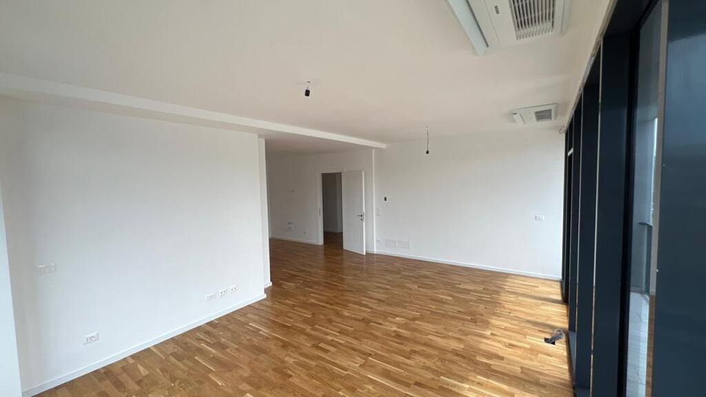 OFFICE FOR RENT 136 M2 KOSOVAREVE STREET 1,400 EURO