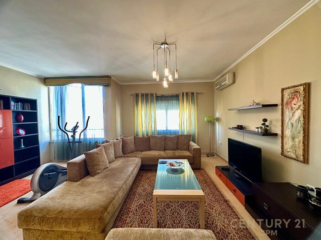 Qira – Apartament 2+1 pranë Komunës së Parisit!