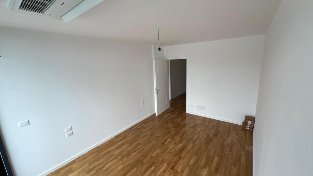 OFFICE FOR RENT 136 M2 KOSOVAREVE STREET 1,400 EURO