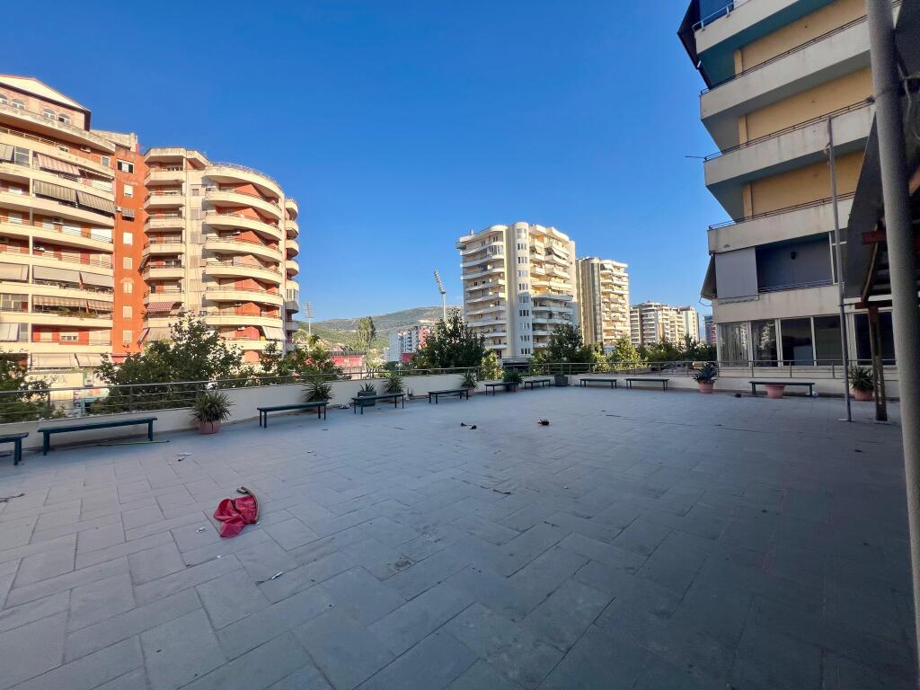 Locale Commerciale In Affitto Sul Viale Vlore Skele