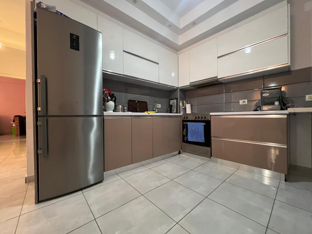 AFFITTASI APPARTAMENTO 2+1+2 - RISTORANTE FRESKU, TIRANA