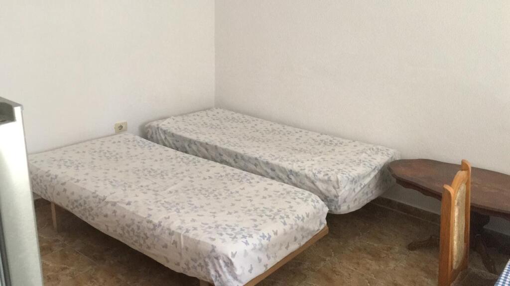 GARSIONERE 23000 LEKE.VILAT GJERMANE