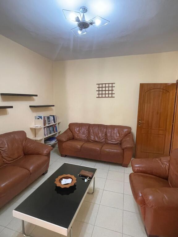 🏡 Apartament 3+1 për Shitje – Lagjja 5, Kati 3, Pallat Egzistues