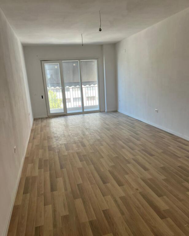 ZYRE ME QERA 112 M2 YZBERISHT 600 EURO