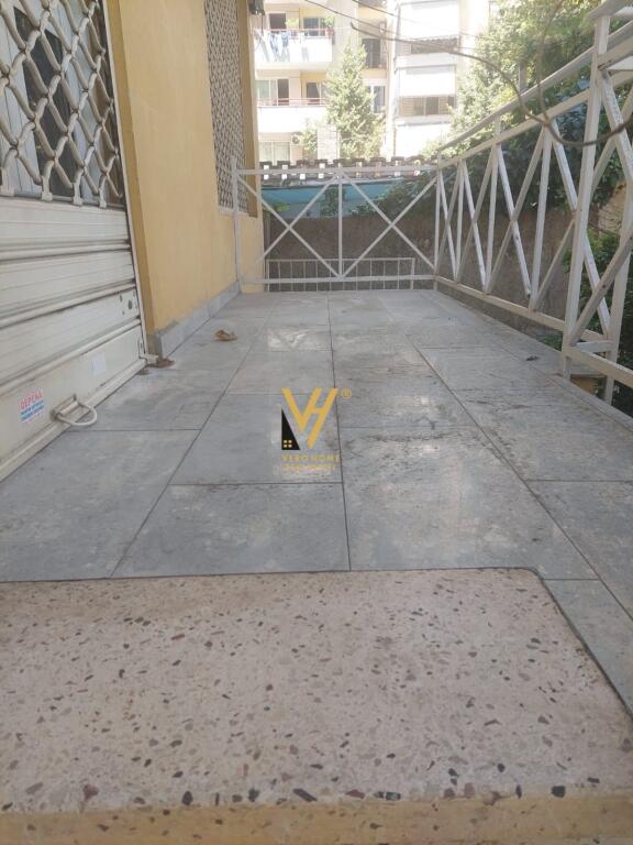 JEPET DYQAN 70 M2 ME QIRA TE KOMUNA E PARISIT 1.000 EURO