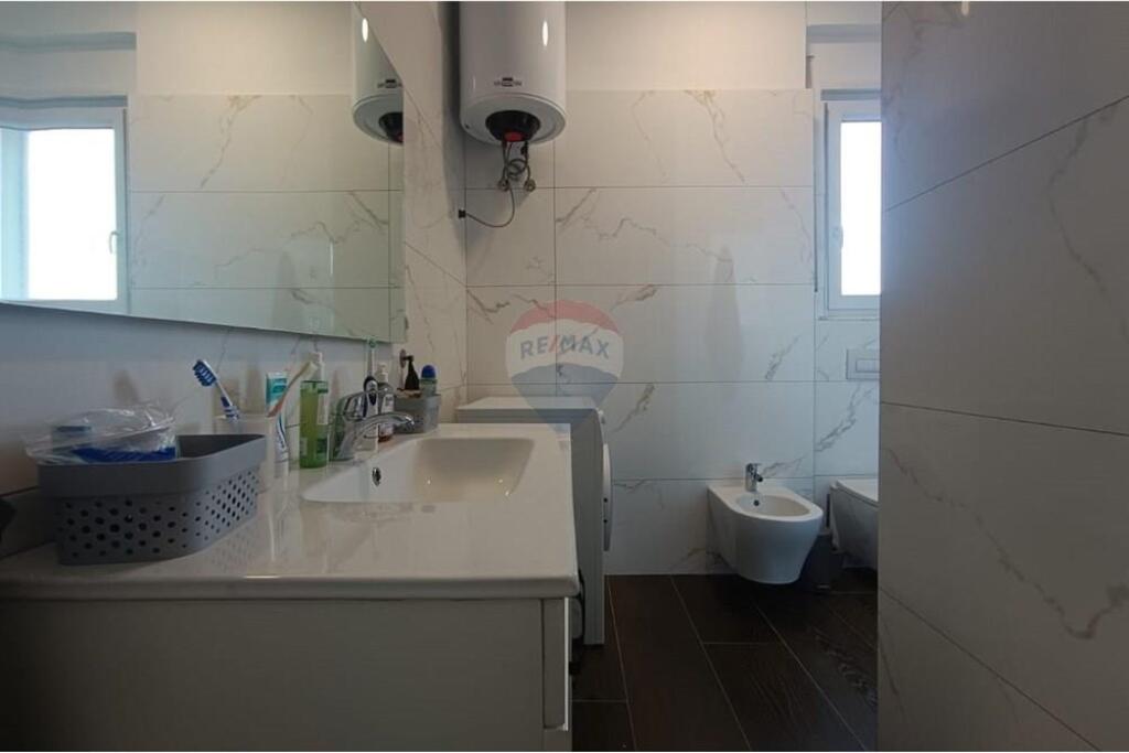 Apartament 1+1 me qera tek Shkolla e Kuqe
