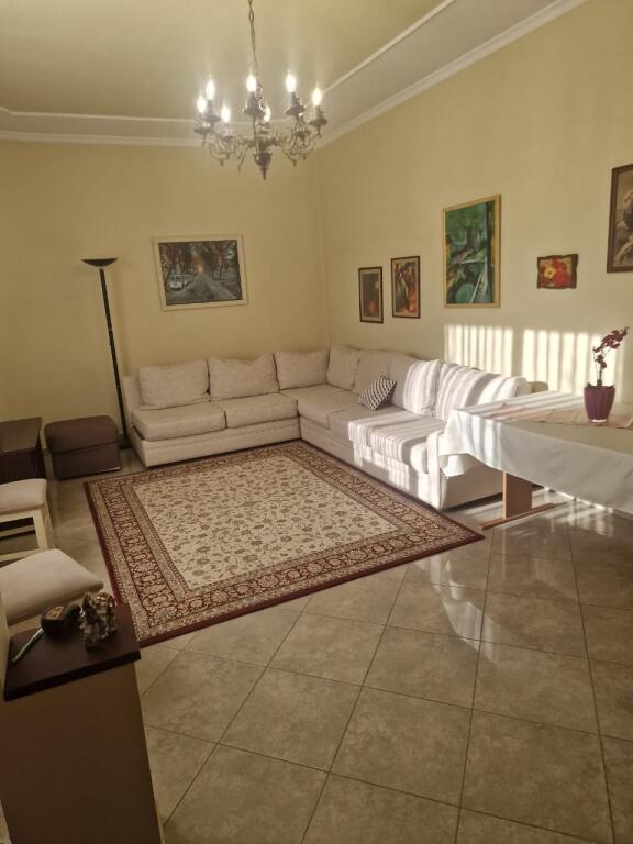 Xhamllik, appartamento 2+1 in affitto! 50.000 Leke