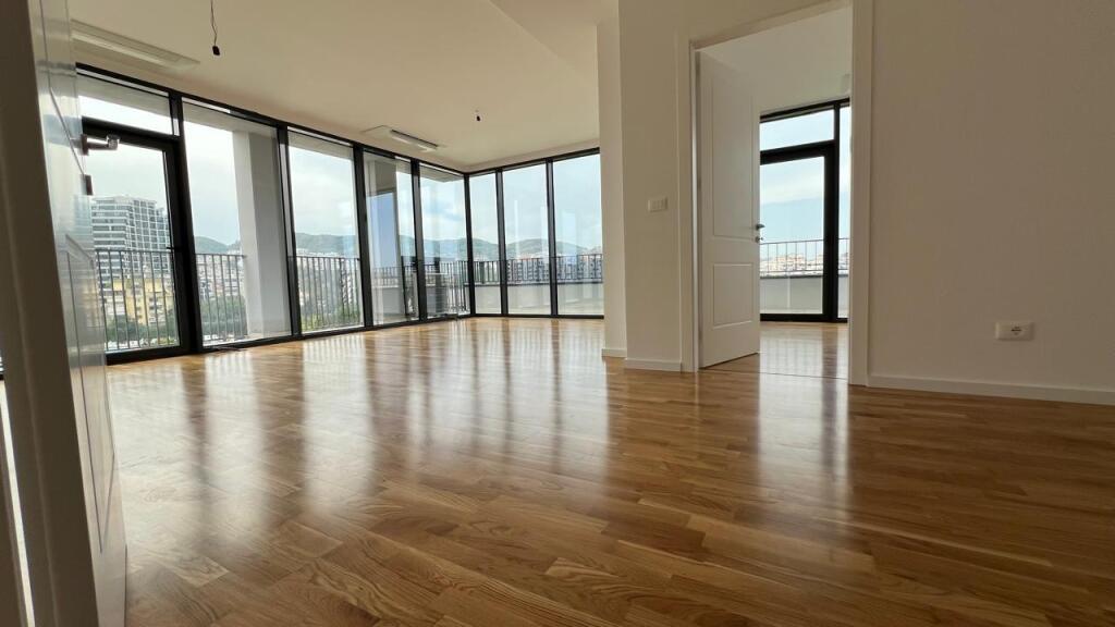 OFFICE FOR RENT 136 M2 KOSOVAREVE STREET 1,400 EURO