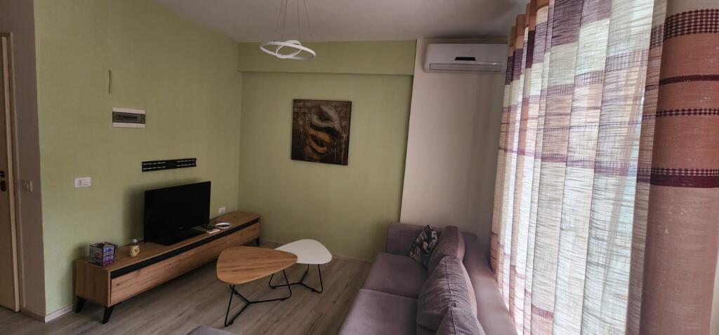 Jepet me qera Apartamenti 2+1+1, prane kopshtit zoologjik, Liqeni Thate