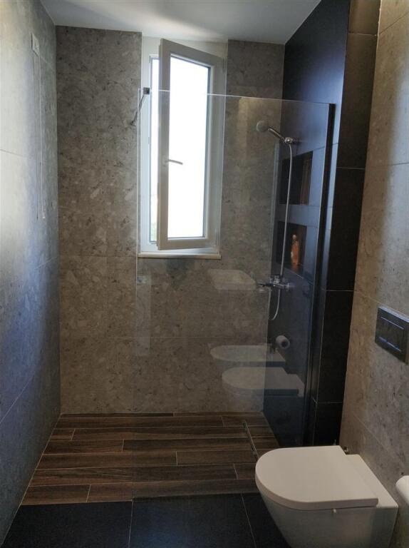 (Jepet apartament 2+1+2 me qera ne rrugen Islam Alla(myslym shyr))