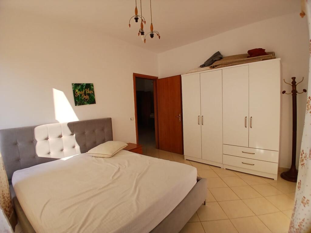 Jepet me qera Apartamenti 2+1+1, prane bar Oslo, Astir