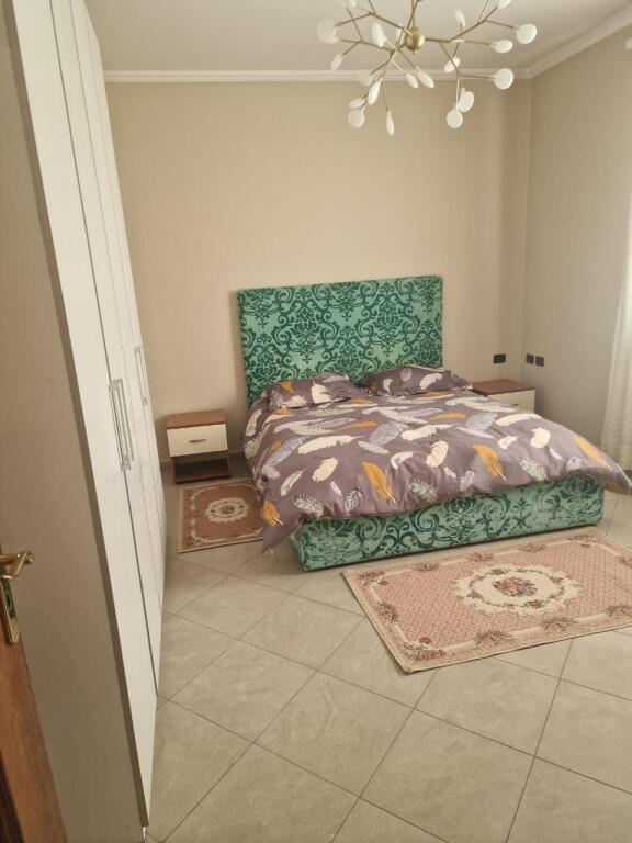 Xhamllik, appartamento 2+1 in affitto! 50.000 Leke