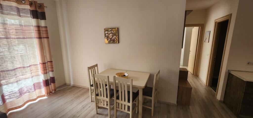 Jepet me qera Apartamenti 2+1+1, prane kopshtit zoologjik, Liqeni Thate