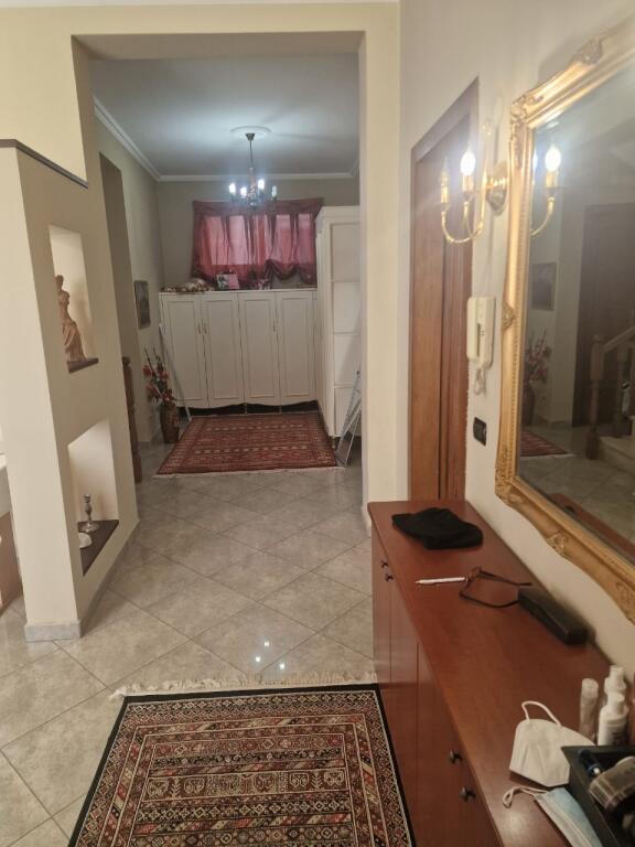 Xhamllik, appartamento 2+1 in affitto! 50.000 Leke