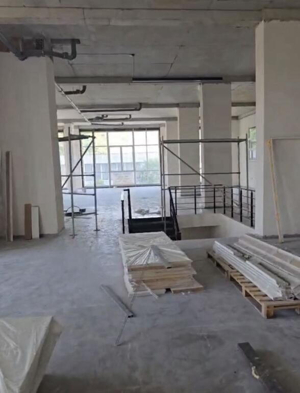 OFFICE FOR RENT 550 M2 PASKUQAN 3000 EURO
