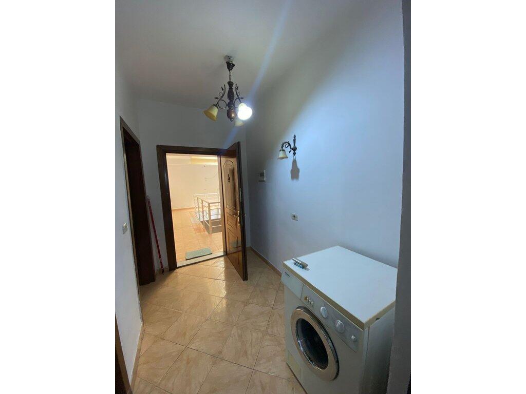 Qera, Apartament 1+1, ish Parku i Autobusave, Tiranë