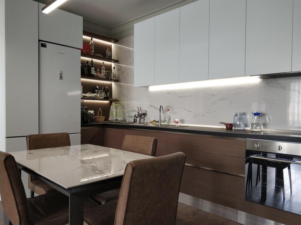 (Jepet apartament 2+1+2 me qera ne rrugen Islam Alla(myslym shyr))