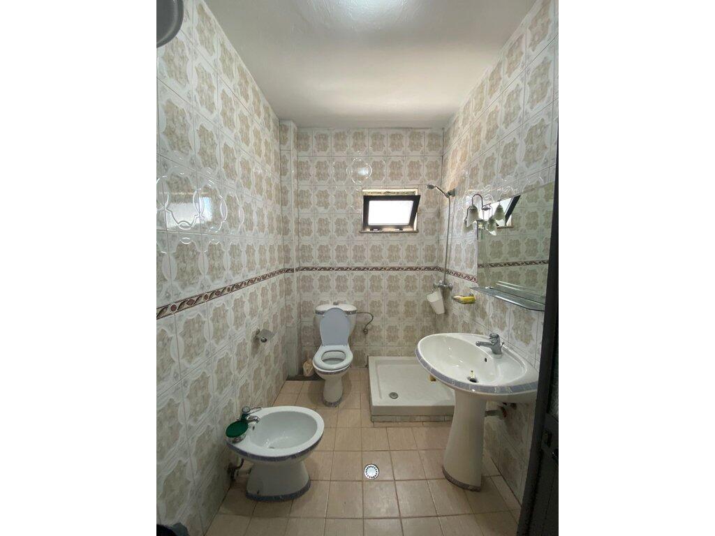 Qera, Apartament 1+1, ish Parku i Autobusave, Tiranë
