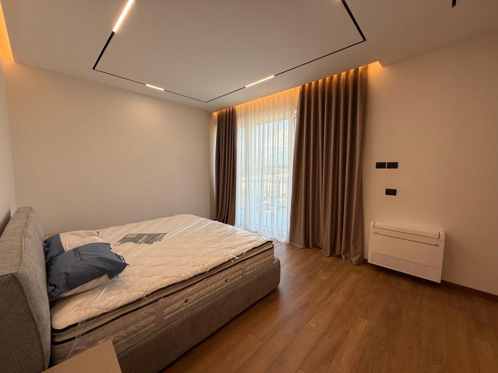 Super villa 3 floors Dry Lake is given