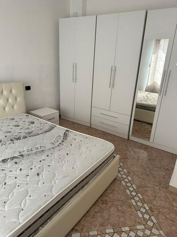 Jepet me qera apartament 2+1 ne Qender te Selvia