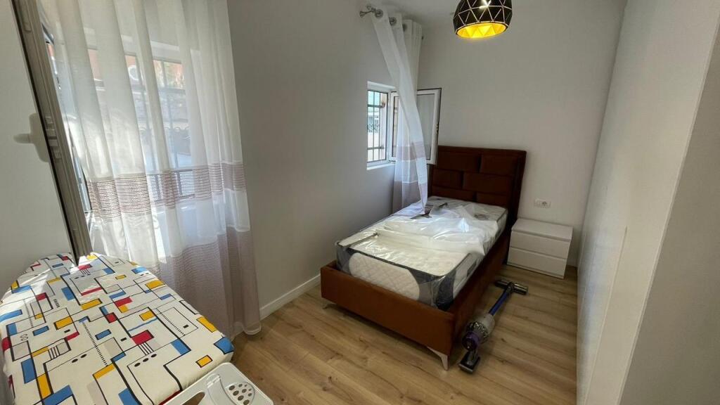Casa privata di un piano in affitto 2+1 vicino a Rruga e Kavajes (ID BV22147) Tirana
