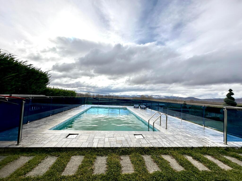 Super Villa / Guesthouse in vendita a Korçë