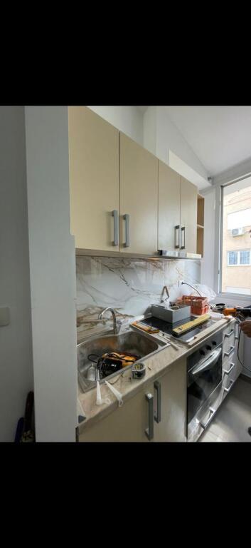 Appartamento 1+1 in affitto, Kodra e Diellit vicino al mercato Cok 450 euro