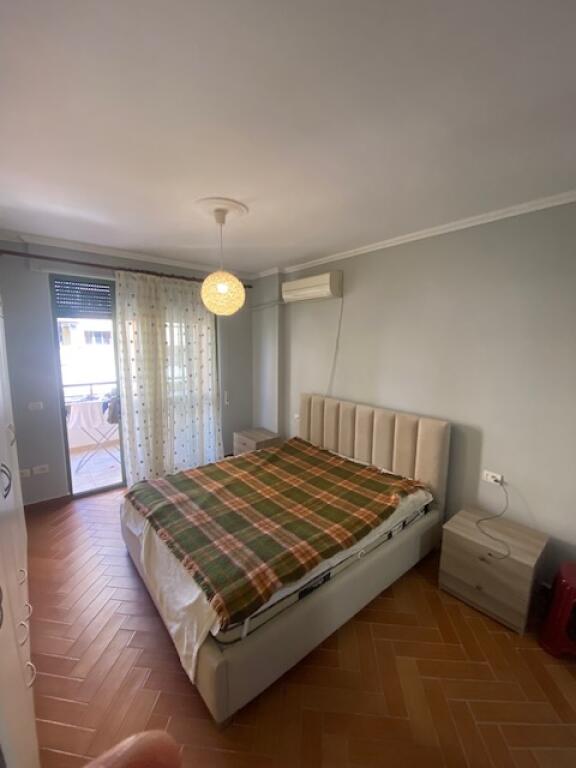 Apartament 2+1 me Qera, Komuna e Parisit