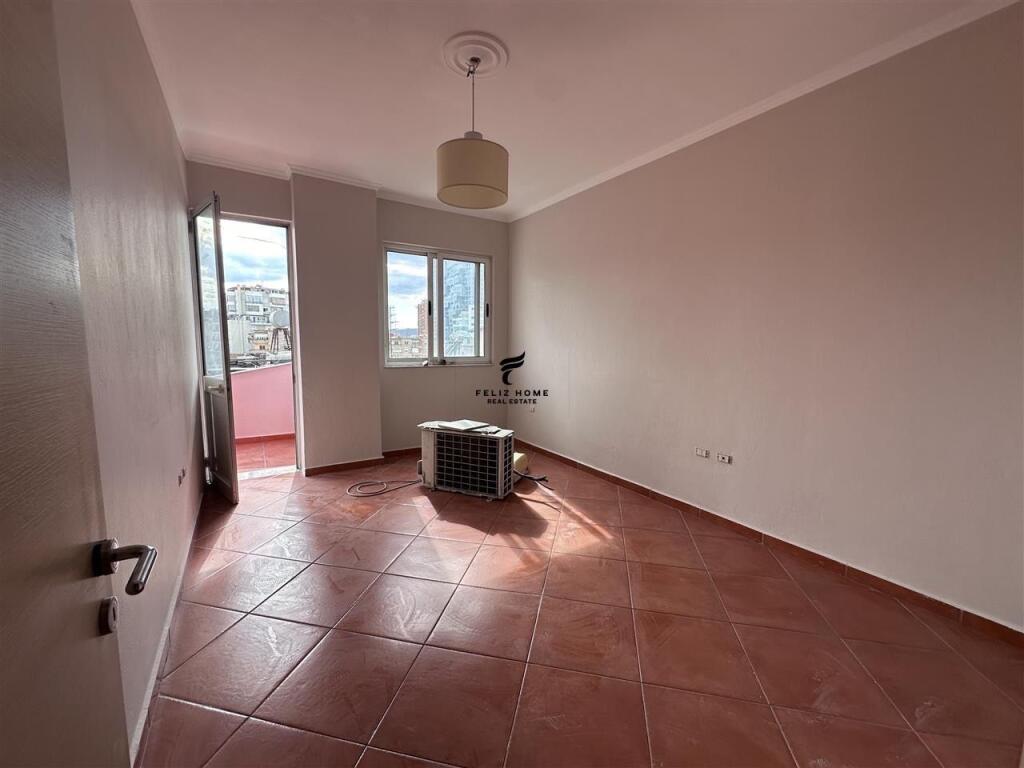 ZYRE ME QERA 125 M2 TREGU ELEKTRIK 550 EURO