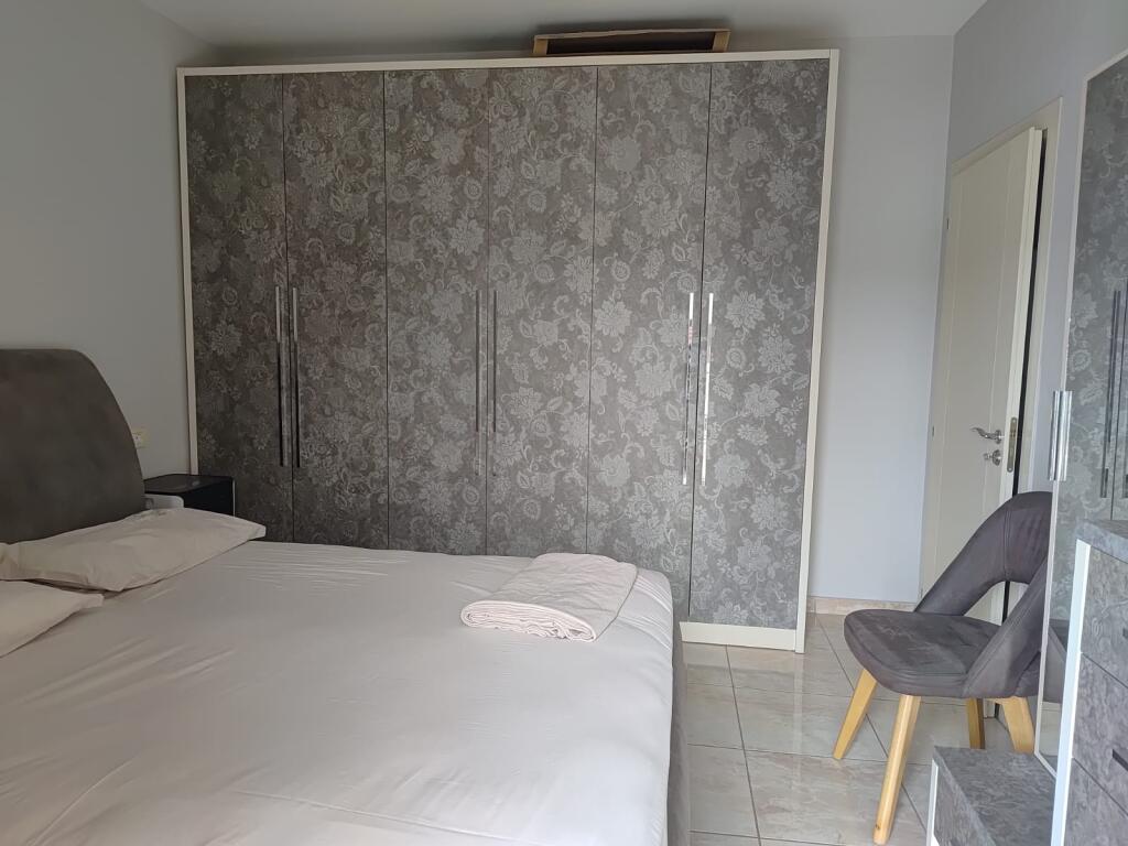 🏠 Appartamento arredato 1+1 in affitto – 34.000 Lek/mese 📍 Sotto la curva di Kamza, Via Eltion Frroku