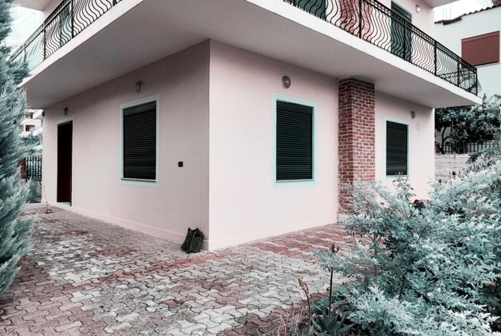 SHITET VILE 3 KATESHE  NE SAUK 310.000 €