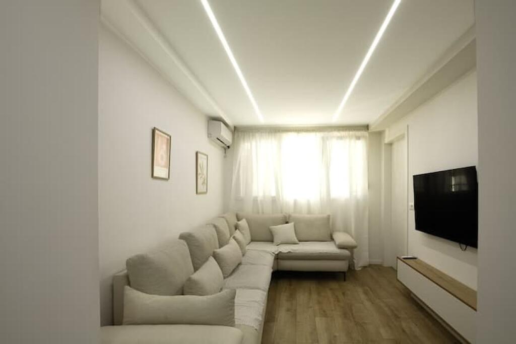 APARTAMENT ME QERA 1+1 21 DHJETORI 650 EURO