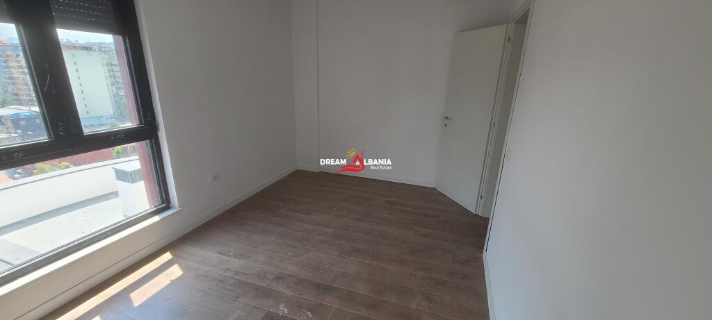 Ambient Biznesi/Zyre+Post Parkimi me Qera tek Komuna e Parisit, prane Rrethrrotullimit ne Tirane (ID 42611330)