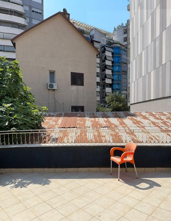 Jepet me qera apartament 2+1 ne Qender te Selvia