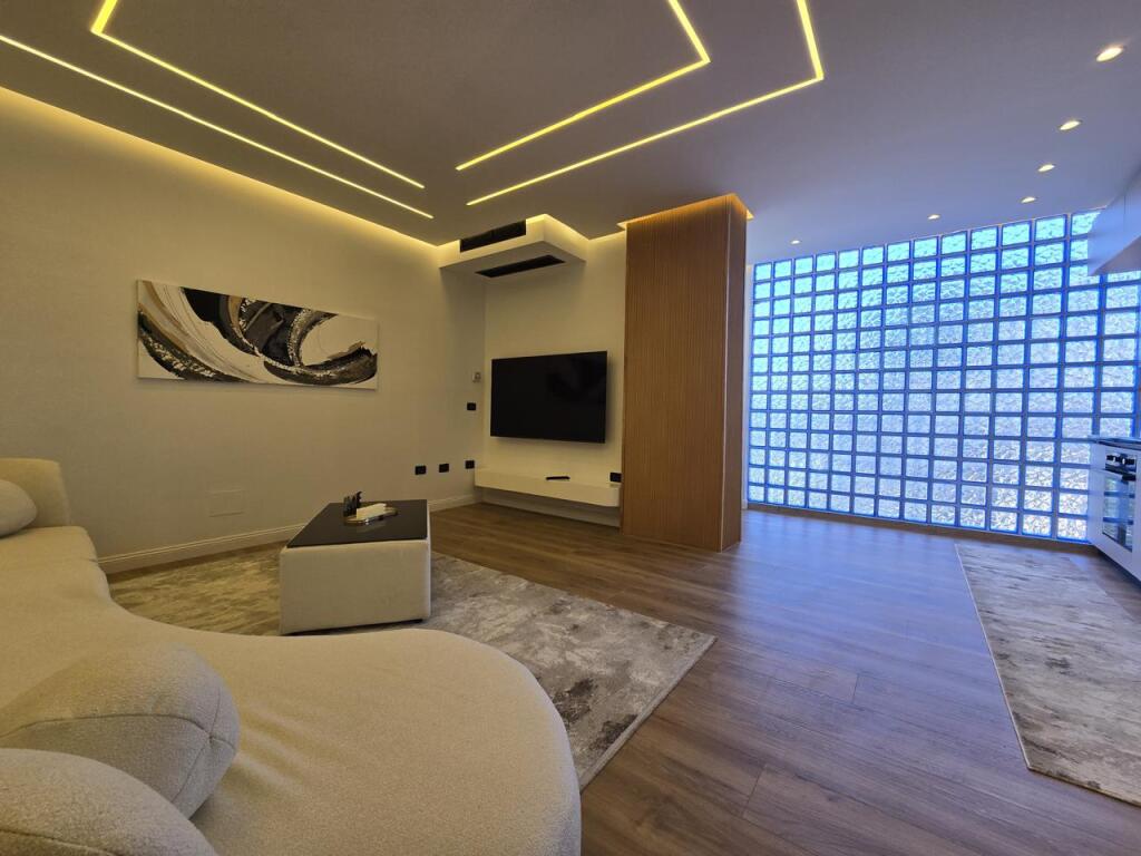 Apartament ne shitje 2+1+2 tek Petro Nini