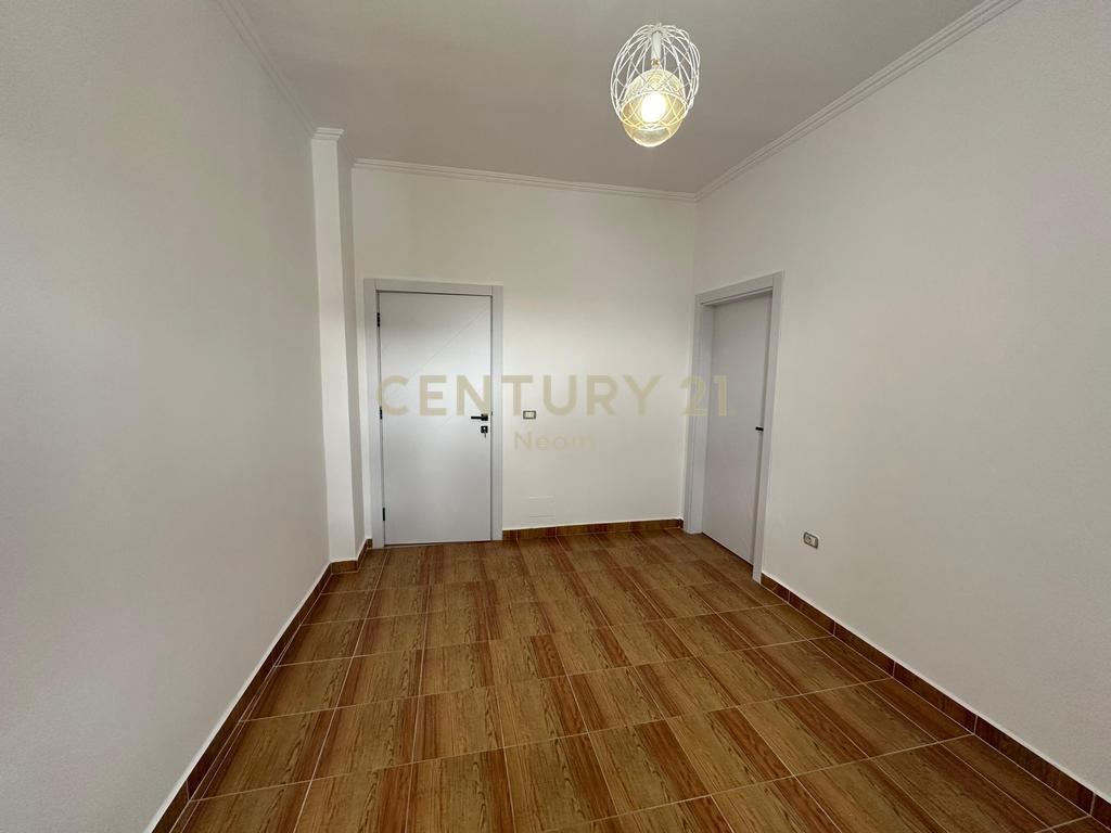 🔹 IN AFFITTO APPARTAMENTO 3+1+2 A XHAMLLIK – CON POSTO AUTO INCLUSO! 🔹