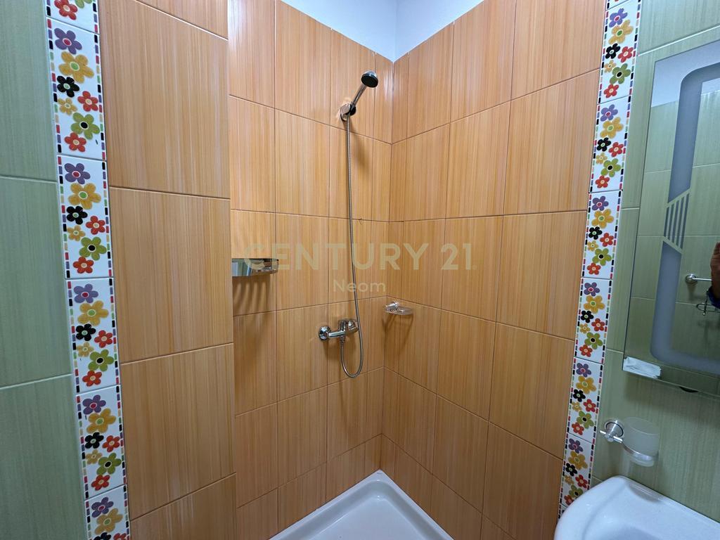 🔹 IN AFFITTO APPARTAMENTO 3+1+2 A XHAMLLIK – CON POSTO AUTO INCLUSO! 🔹