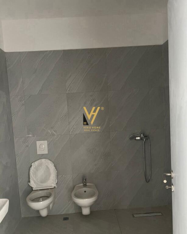UFFICIO DI 122 M2 IN AFFITTO SU BLV “MIGJENI”, ASTIR 600 EURO