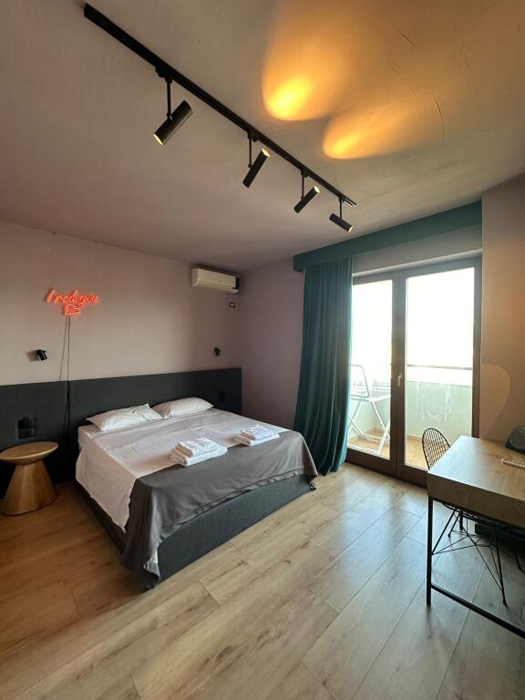 2+1 Fully Furnished Apartment for Rent – Zogu i Parë Boulevard