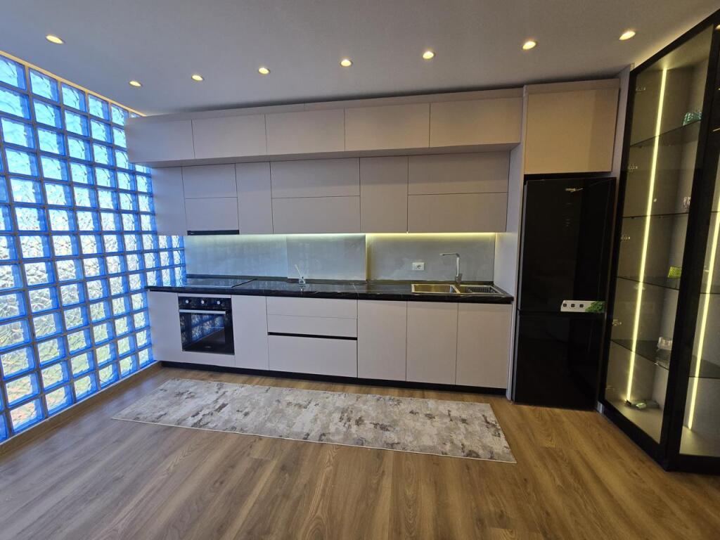 Apartament ne shitje 2+1+2 tek Petro Nini