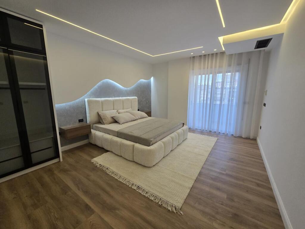 Apartament ne shitje 2+1+2 tek Petro Nini